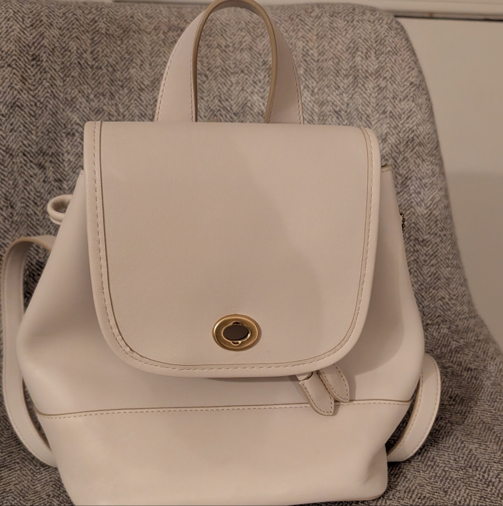 Elegant Cream Backpack Coach Small Leather No Tags But Has Never Been Worn